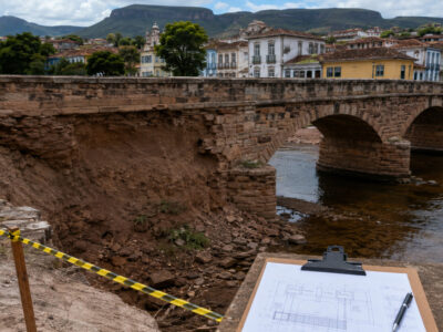 Ponte histórica de Lençóis com sinais de erosão na estrutura