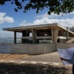 Antigo Centro de Convenções da Bahia cercado para futura reurbanização