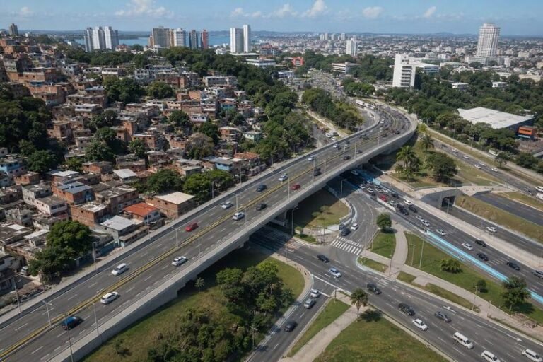 Prefeitura confirma novo viaduto em Mussurunga e pacote de obras para desafogar a Avenida Paralela<span style='display:block;font-size:0.55em;font-weight:400;line-height:1.35;color:#555;margin-top:10px'>Secretário de Mobilidade diz que estrutura dará acesso exclusivo ao bairro e reduzirá o gargalo formado no viaduto de São Cristóvão.</span>