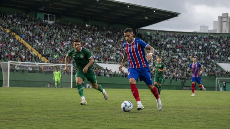 Bahia visita a Chapecoense de olho no G-4 do Brasileirão<span style='display:block;font-size:0.55em;font-weight:400;line-height:1.35;color:#555;margin-top:10px'>Tricolor encara o Verdão do Oeste neste domingo (16), às 11h, na Arena Condá, pela 23ª rodada da Série A.</span>