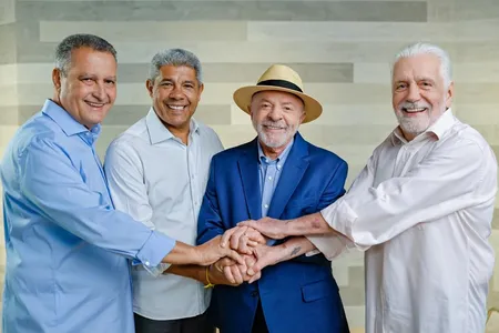 Acompanham Jerônimo nesta chapa os candidatos ao Senado Jaques Wagner e Rui Costa, ambos pelo PT, completando a coligação que busca apoio nas urnas.