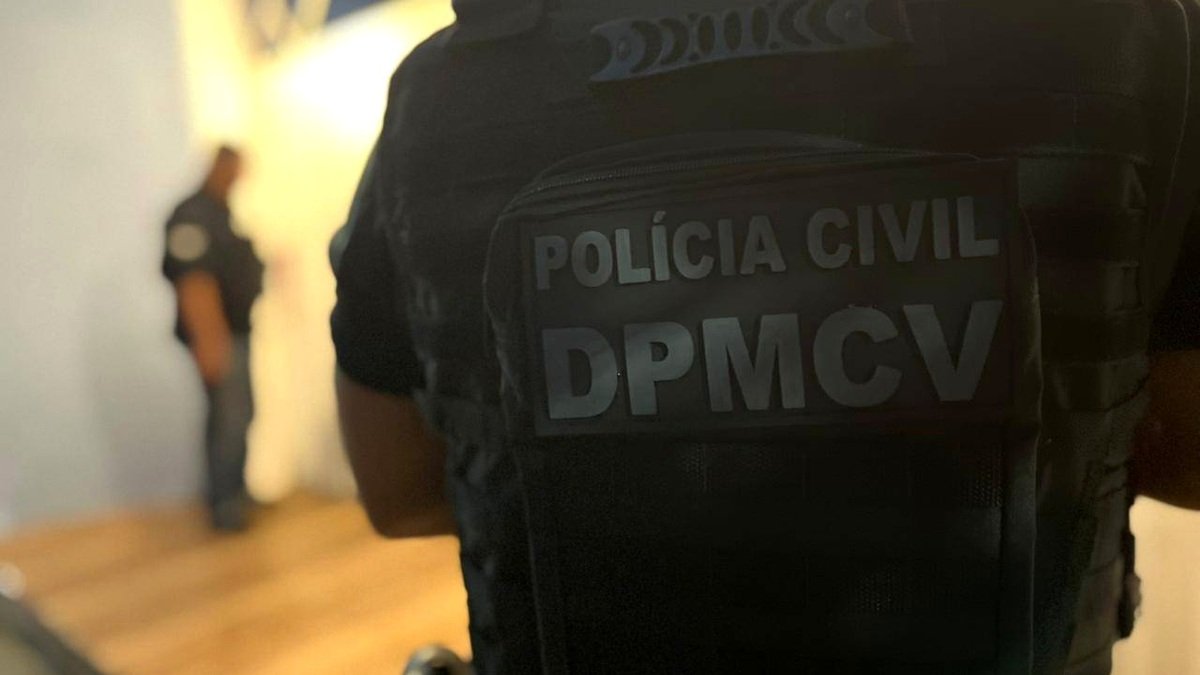 Viatura policial em operação de combate à violência doméstica
