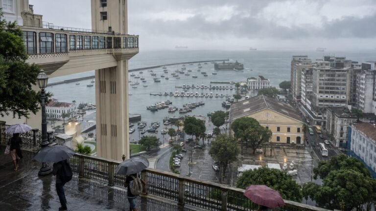Chuva em Salvador nesta segunda-feira dá lugar ao sol a partir de terça; veja a previsão da semana<span style='display:block;font-size:0.55em;font-weight:400;line-height:1.35;color:#555;margin-top:10px'>Capital baiana tem 91% de chance de chuva nesta segunda (21), mas o tempo deve firmar no restante da semana, com máximas de até 30°C</span>