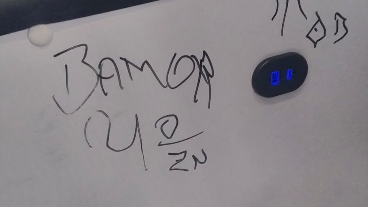 Ônibus da nova frota de Salvador vandalizado