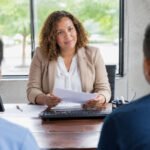 Atendimento profissional simboliza vagas de emprego oferecidas pelo SineBahia