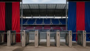Catracas de estádio fechadas após punição a torcidas organizadas