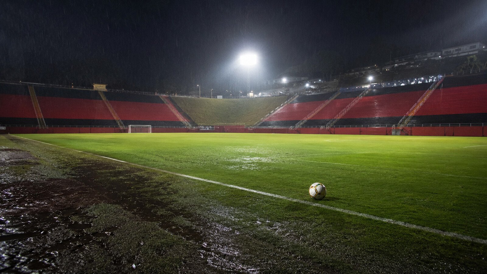 Estádio Barradão após a eliminação do Vitória na Copa do Brasil