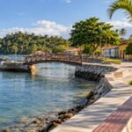 Orla requalificada de Paramana na Ilha dos Frades, em Salvador