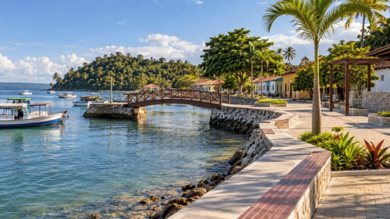 Orla requalificada de Paramana na Ilha dos Frades, em Salvador