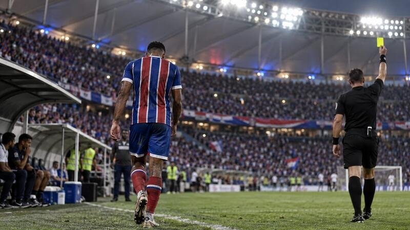 Jogador Erick em atuação pelo Bahia
