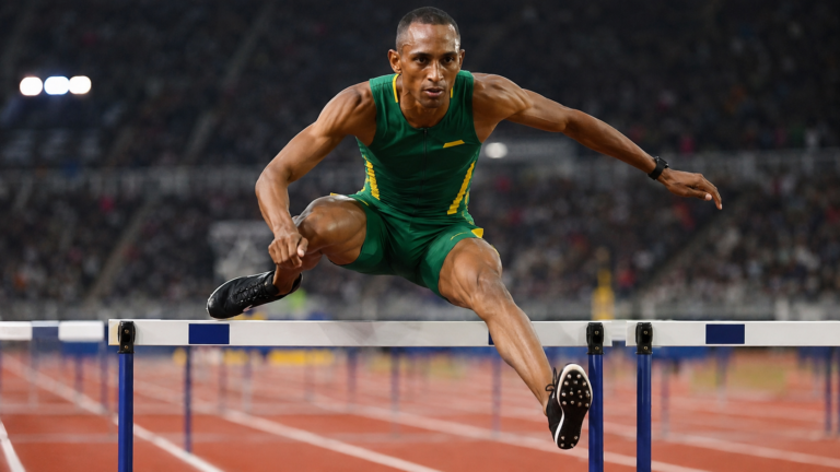 Alison dos Santos conquista terceiro título da Diamond League dias após bater recorde mundial<span style='display:block;font-size:0.55em;font-weight:400;line-height:1.35;color:#555;margin-top:10px'>Piu venceu a final dos 400 m com barreiras em Bruxelas com 46s70 e dividiu o pódio com o brasileiro Matheus Lima, terceiro colocado.</span>