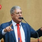 Deputado Rosemberg Pinto discursa na tribuna da Assembleia Legislativa da Bahia