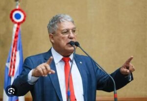 Deputado Rosemberg Pinto discursa na tribuna da Assembleia Legislativa da Bahia