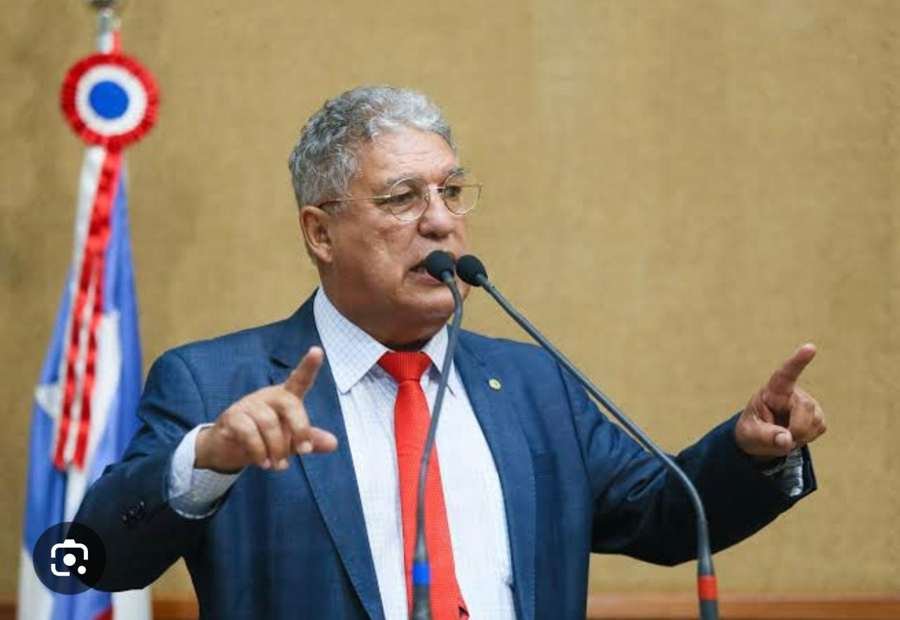 Deputado Rosemberg Pinto discursa na tribuna da Assembleia Legislativa da Bahia