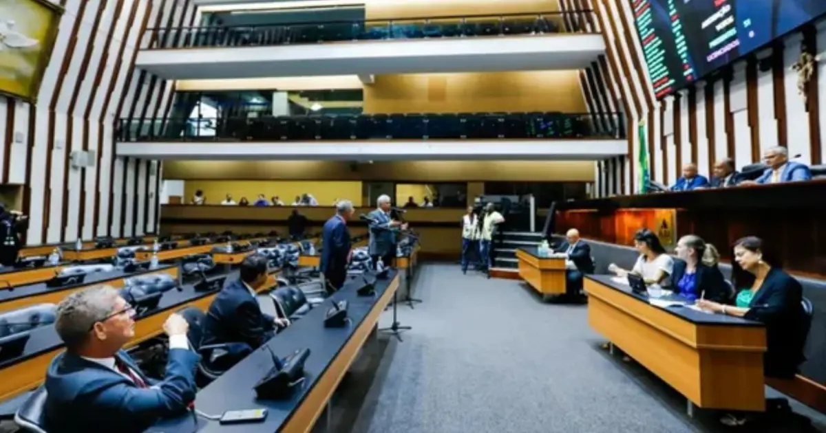 Deputados no plenário da Assembleia Legislativa da Bahia