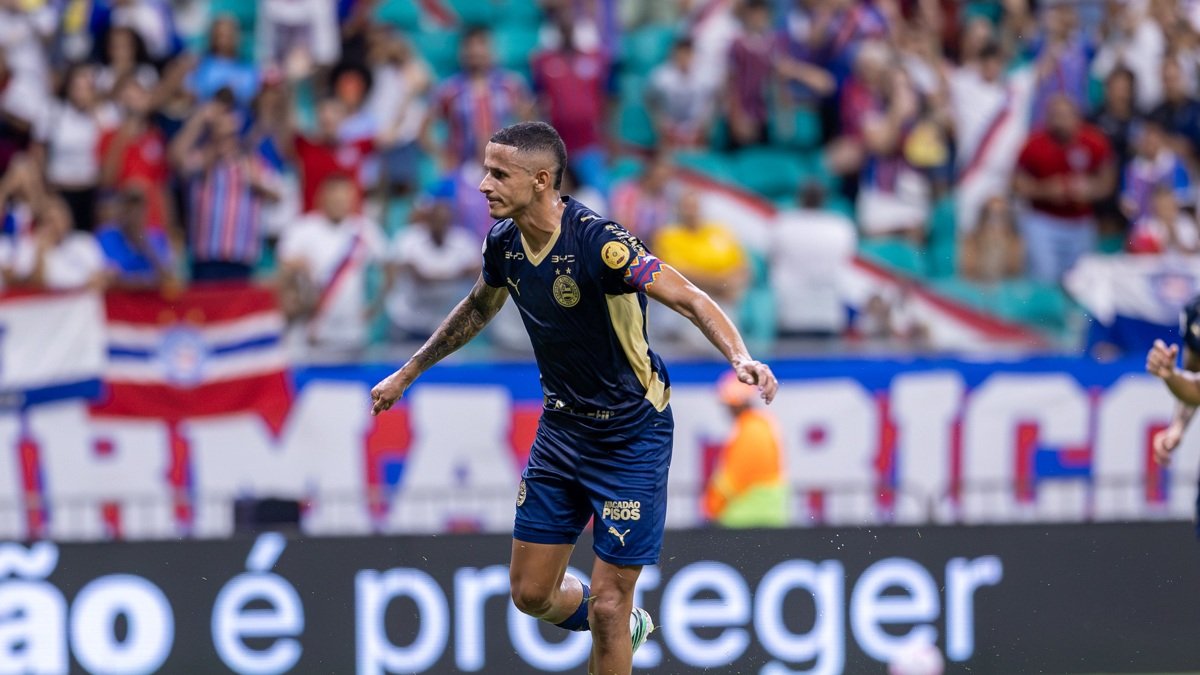 Luciano Juba comemora durante a vitória do Bahia sobre o Mirassol na Fonte Nova.