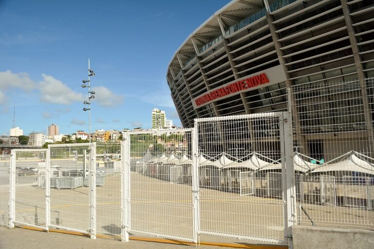 Fachada da Arena Fonte Nova em Salvador, fotografada em março de 2014
