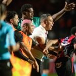 Jair Ventura durante a vitória por 4 a 0 sobre a Chapecoense no Barradão