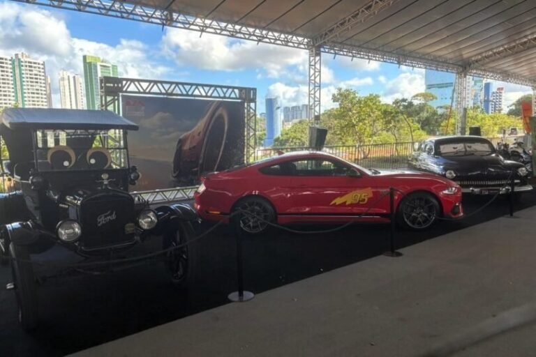 Veículos em exposição no Super Carros no Shopping da Bahia