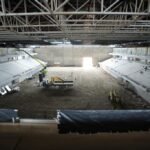 Interior da Arena Multiuso Antônio Balbino com obras em andamento na Boca do Rio