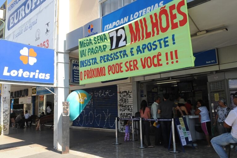 Mega-Sena acumula e vai a R$ 300 milhões; veja resultados das loterias de sábado (24)