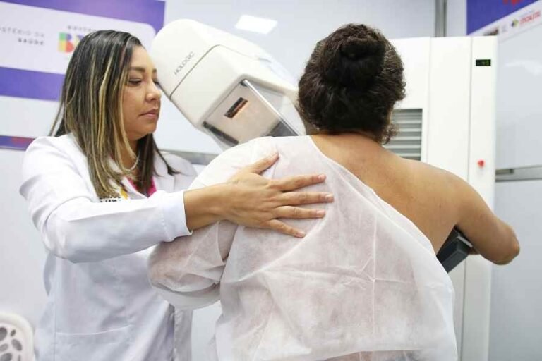 Outubro Rosa: Sesab anuncia 40 mil mamografias em Salvador<span style='display:block;font-size:0.55em;font-weight:400;line-height:1.35;color:#555;margin-top:10px'>Programação divulgada prevê exames em unidades móveis ao longo de outubro. Consulte as vagas e o calendário nos canais oficiais.</span>