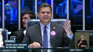 Davi Alcolumbre preside sessão do Senado Federal