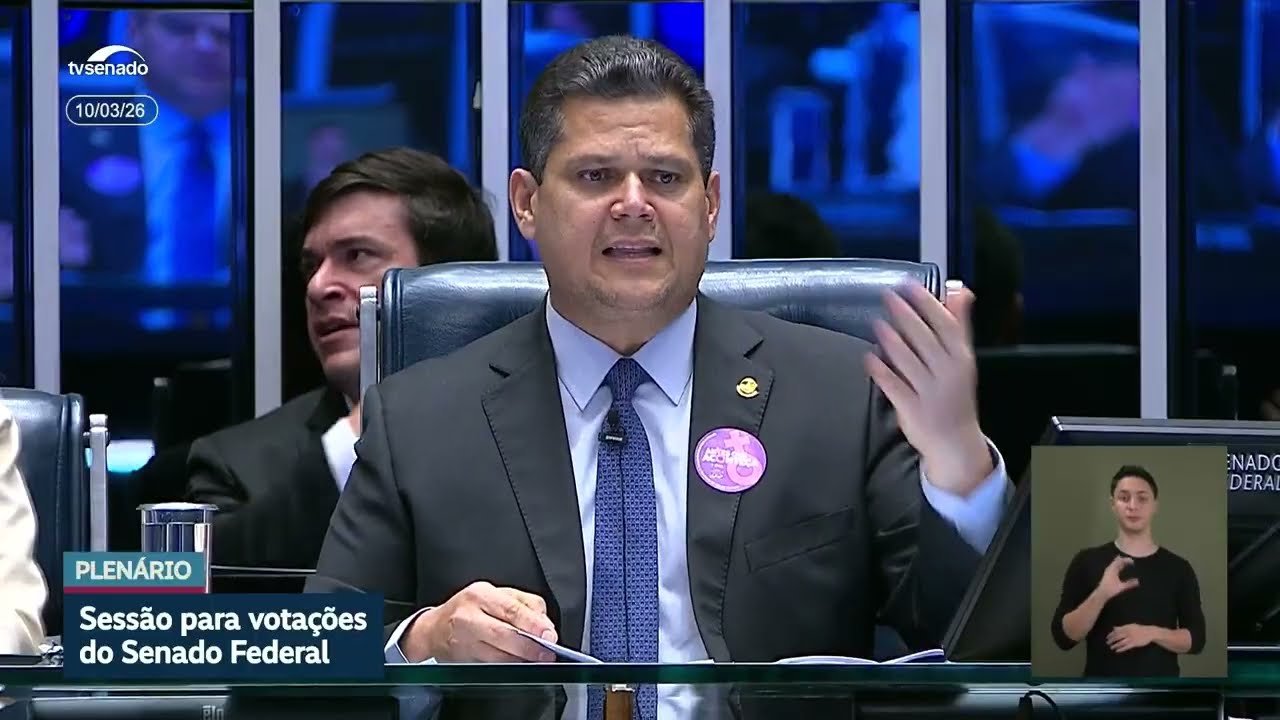 Davi Alcolumbre preside sessão do Senado Federal