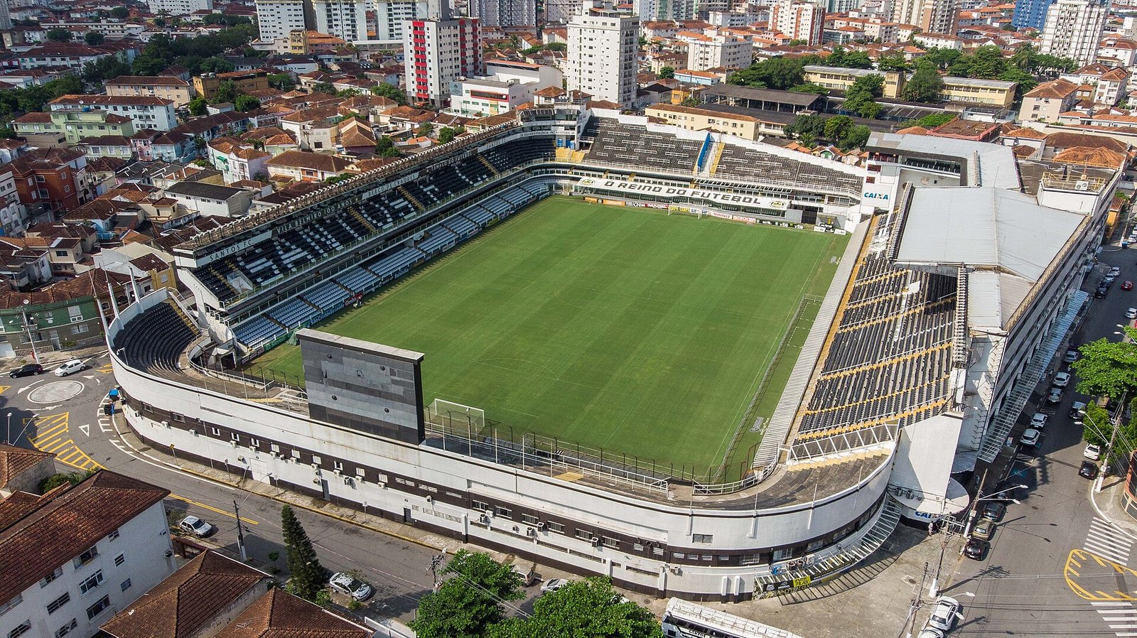Vista aérea do Estádio Urbano Caldeira, a Vila Belmiro, em Santos